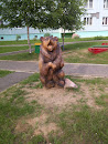 Медведь скульптура