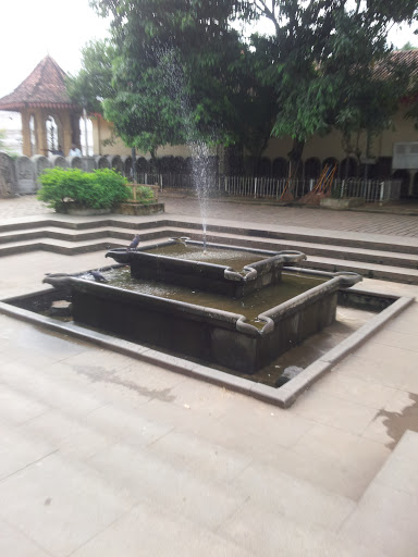 Fountain at Kelaniya Temple 