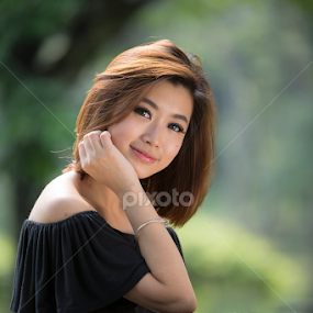 Apple Tan by Soh Teck Swee - People Portraits of Women