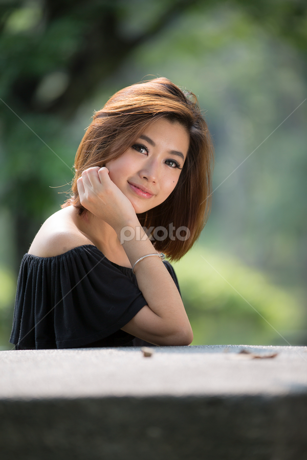 Apple Tan by Soh Teck Swee - People Portraits of Women