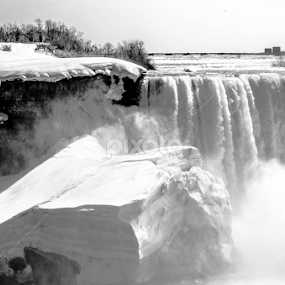 Americans in IR by Enrique Santana Carballo - Black & White Landscapes