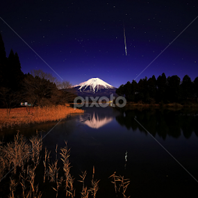 Meteor by Nyoman Sundra - Landscapes Starscapes