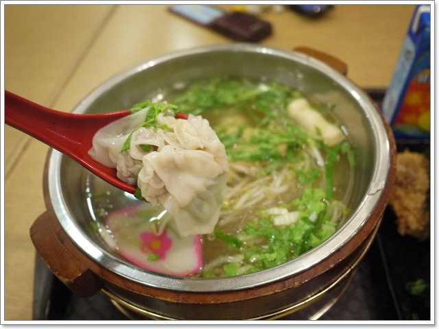 台北信義新光三越 大一餛飩～有彈性的大顆餛飩