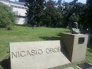 Estatua de Nicasio Oroño