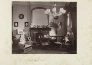 Gemeubileerde ontvangstkamer in het huis in Hong Kong