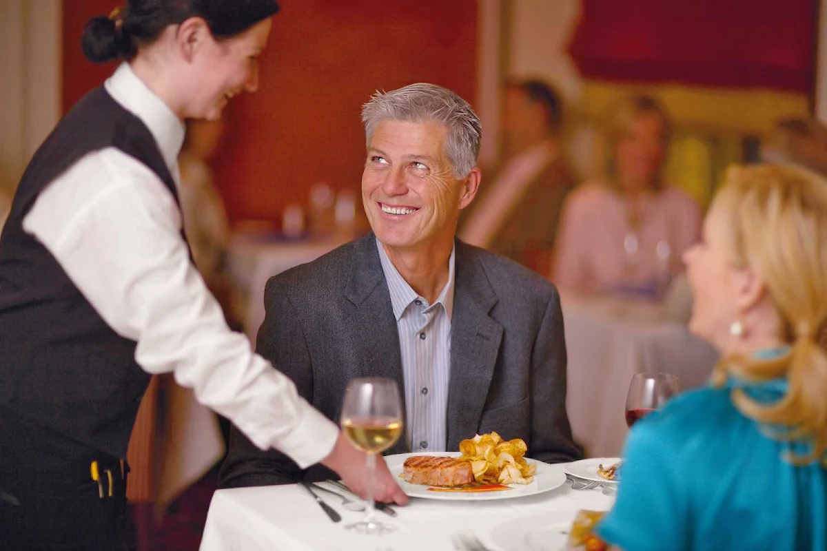 Cunard-Queen-Mary-2-La-Piazza - La Piazza, in Kings Court aboard Queen Mary 2, offers authentic Italian cuisine. 