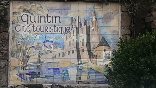 Quintin : Cité Touristique