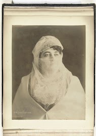 Portret van een onbekende gesluierde Turkse vrouw