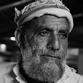 Akthar by Leyon Albeza - People Portraits of Men