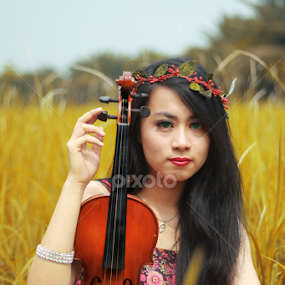 Violinist by Drianz Chen - People Musicians & Entertainers