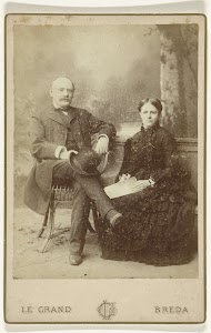 Studioportret van een man en vrouw in een gefingeerde buiten situatie