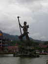 Patung Lakipadada