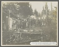 Alpenjagers poserend bij een loopgraaf aan het front in de Dolomieten, vermoedelijk Italianen