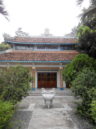 Nam Trung Pagoda 