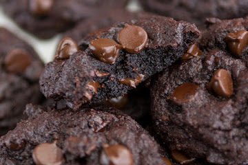 Triple Dark Chocolate Pudding Cookies