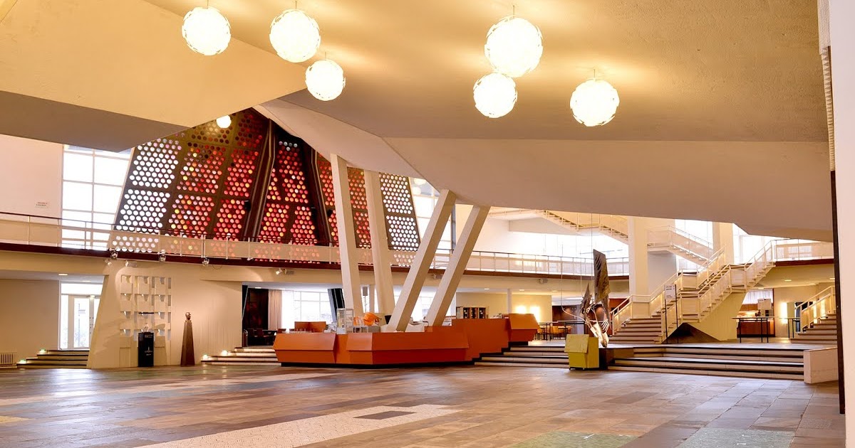Translate Foyer  Montor Nublek