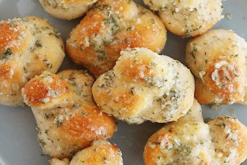 Quick &amp; Easy Garlic Parmesan Knots