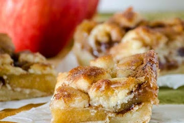 Apple Pie Snickerdoodle Bars