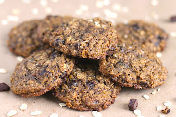 Healthy Nutella Chip Oatmeal Cookies