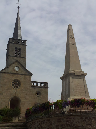 Monument Aux Morts Et Eglise D'Epinac