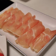 滿堂紅頂級麻辣鴛鴦火鍋(台中廣三Sogo店)