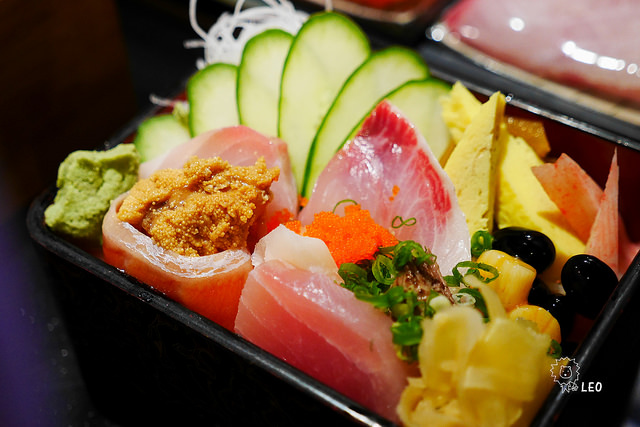 豪華散壽司，配菜也好吃 山手作食場