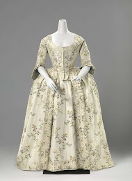 Trouwjurk van gebloemde zijde