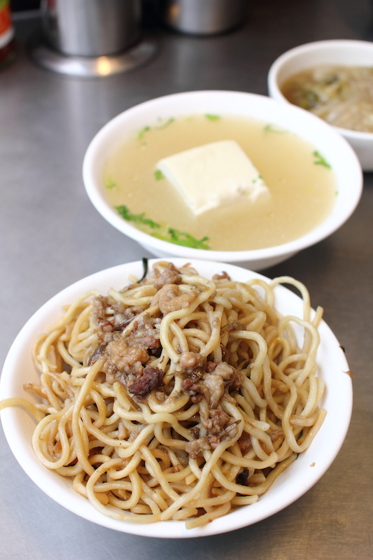 [食記] 台中 和平街40年老攤大腸湯炒麵