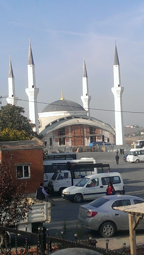 Hadımköy Merkez Camii