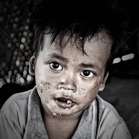Poor Kid by Mark Anthony Reinoso - People Street & Candids