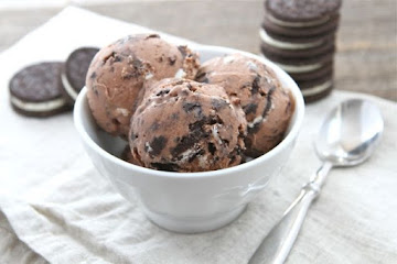 4 Ingredient Chocolate Cookies 'n' Cream Ice Cream