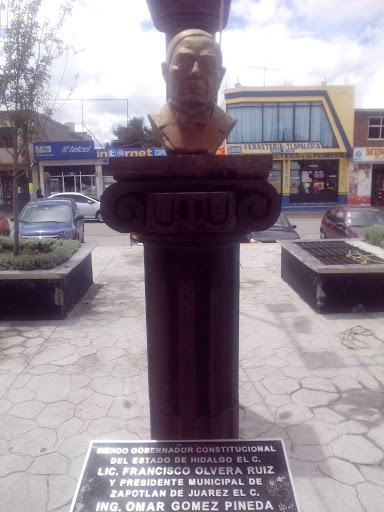 Estatua Francisco Olvera Ruiz