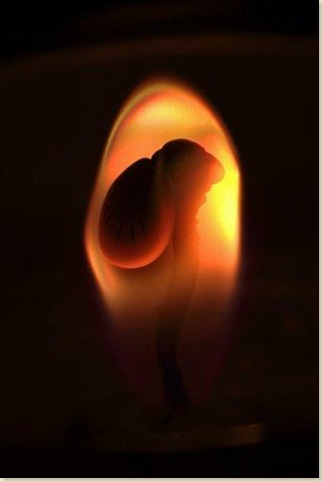 8.即將熄滅的發光蠟燭