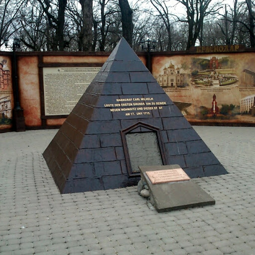 Piramide for Carl Wilhelm