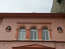 Dwuglowa Fasada 