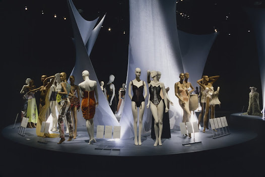 The Corset: Fashioning the Body (2000) - Museum at FIT