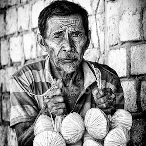 by Ruri Irawan - Black & White Portraits & People