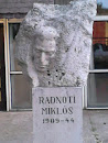 Radnóti Miklós szobor