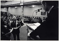 Van Agt houdt een spreekbeurt in de Keizersgrachtkerk