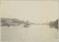 Passagiersboot op de Amstel in Amsterdam, gezien in zuidelijke richting