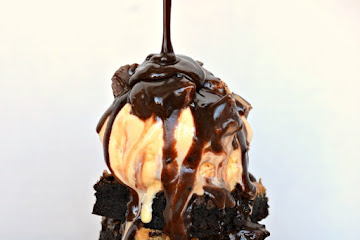 The Ultimate Chocolate Peanut Butter Brownie Sundae