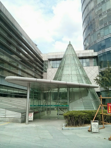 玻璃三角安全屋