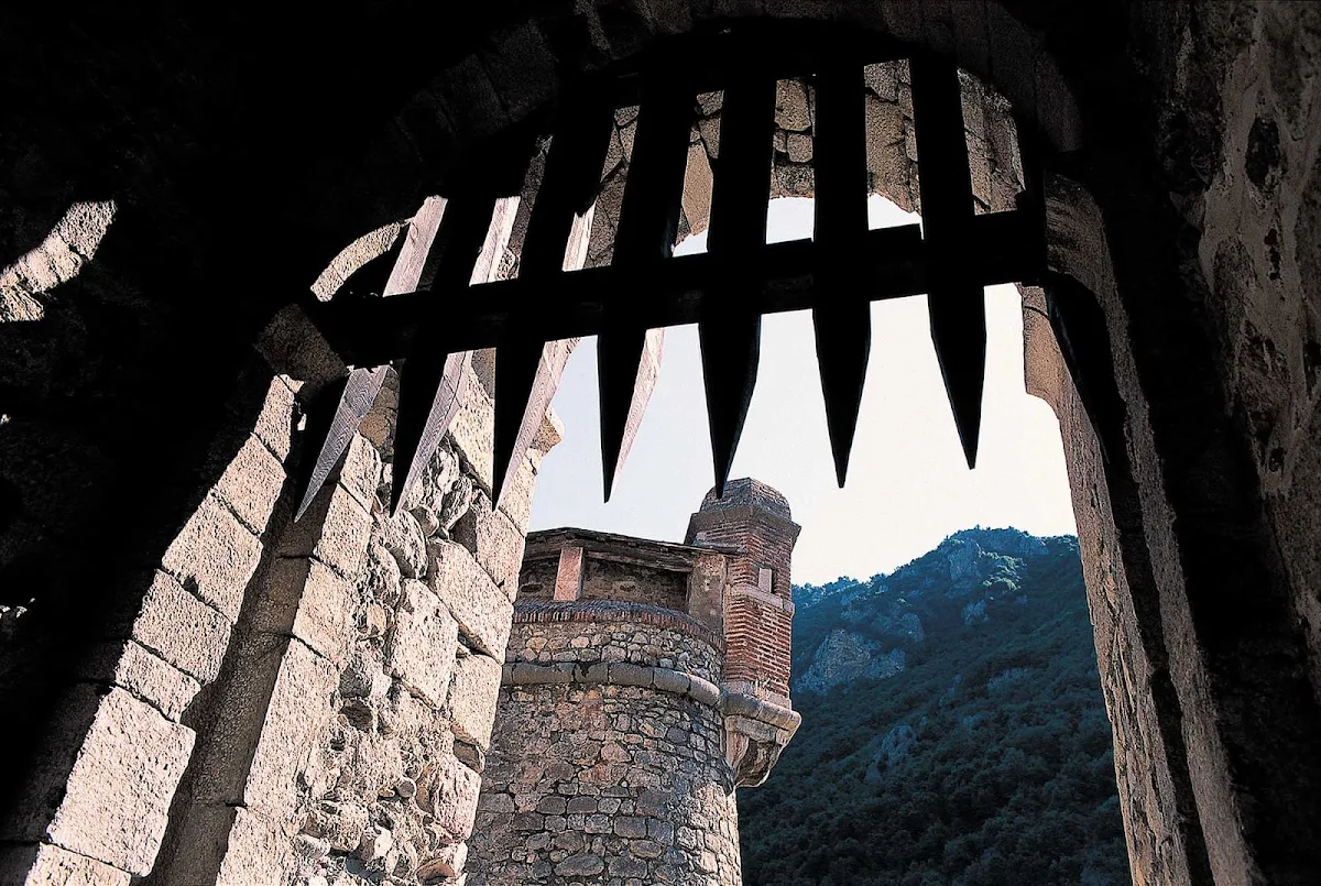 gate-villa-franche-de-conflent - Vilafranca de Conflent, a fortified commune in the Pyrénées-Orientales department in southern France, originated in 1098. 