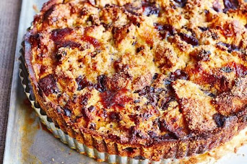 Bonkers bread & butter panettone pudding tart