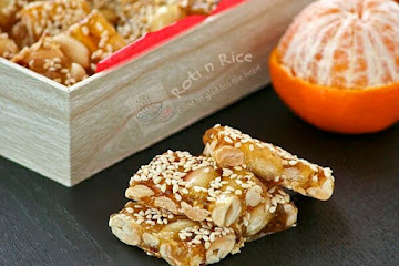 Fah Sung Thong (Peanut and Sesame Brittle)