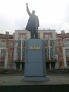 Lenin near the Palace