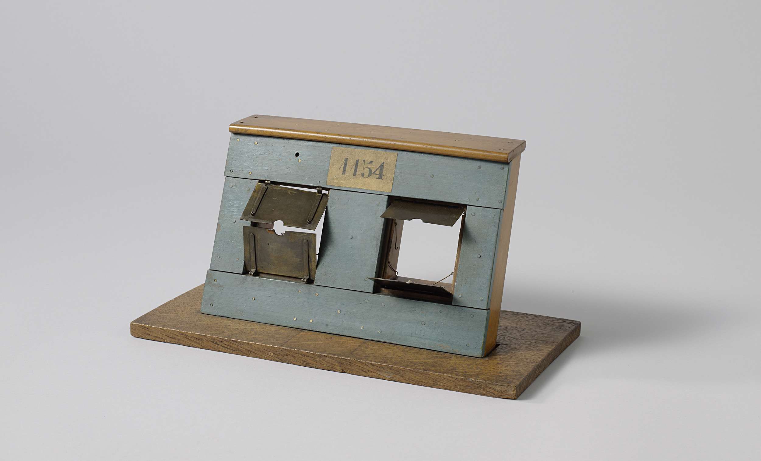 Model of Gun Ports on a Floating Battery