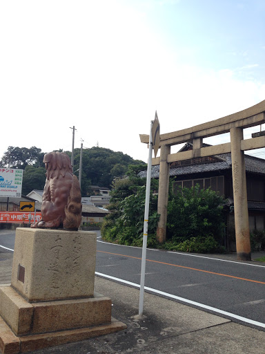 田ノ口港の狛犬と大鳥居