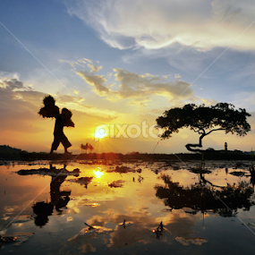 Go Home by Buyung Sukananda - People Street & Candids