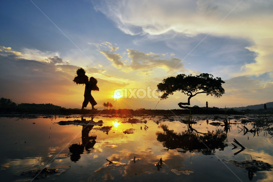 Go Home by Buyung Sukananda - People Street & Candids